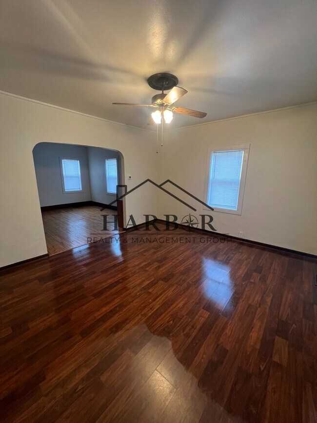 Photo - 1/2 off first full month of rent!