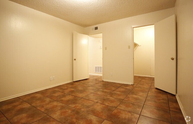 1BR/1BA -650SF