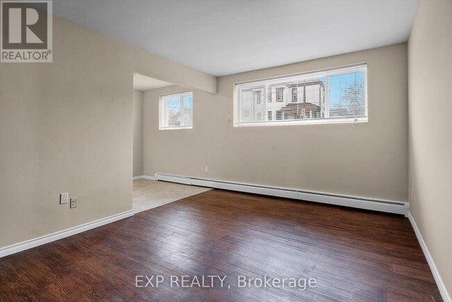 Photo - 4663 Huron St