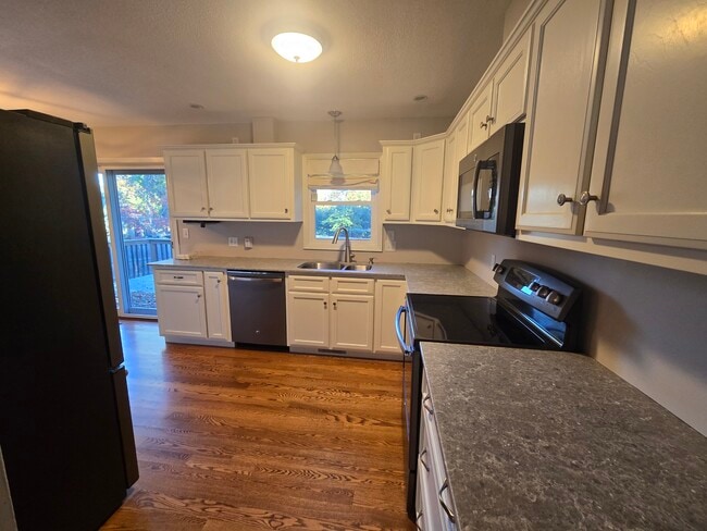 Photo - 711 Church St