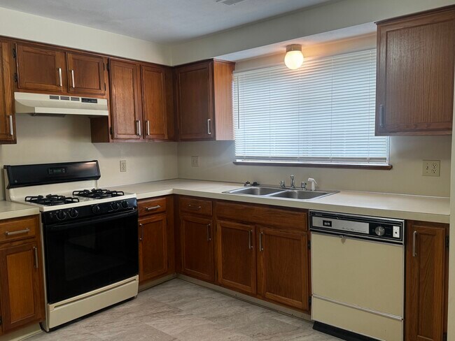 182 Chenango Ave Unit A