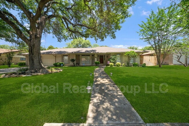 Building Photo - 425 Crestwind Dr Rental