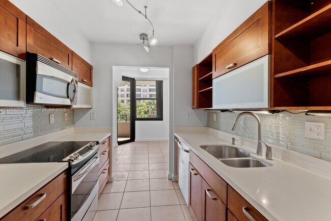Photo - 161 Crandon Blvd Unidad 426 Rental