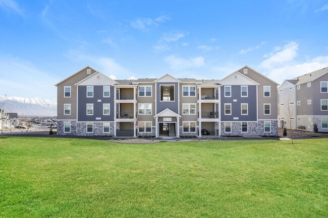 Building Photo - 3 Bedroom/2 Bathroom Condo in Lehi