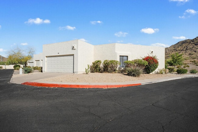 Building Photo - 316 E Turquoise Ave