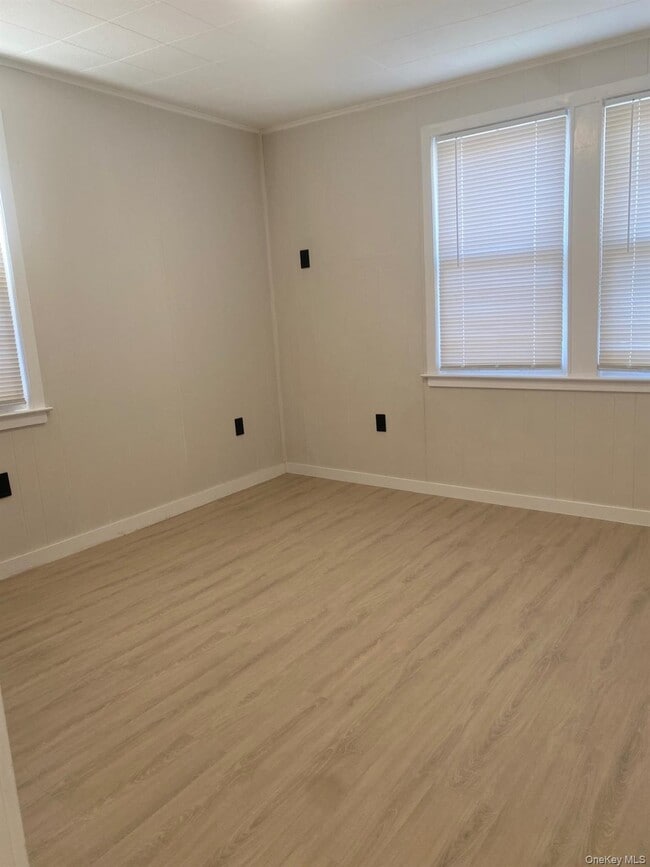 Photo - 77-25 169th St