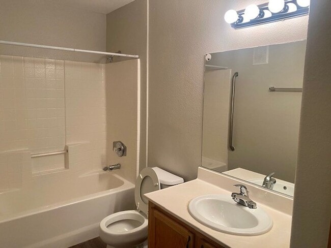 Photo - Beautiful 2 bedroom 2 bath Downstairs Condo