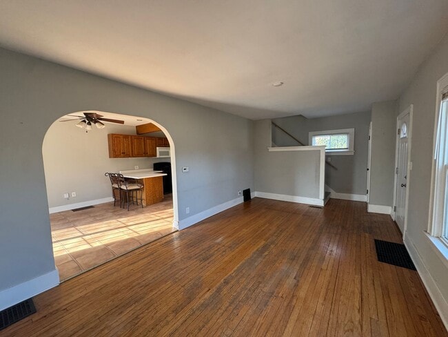 Photo - 3 bedroom 1 bath home with a sunroom in Davenport