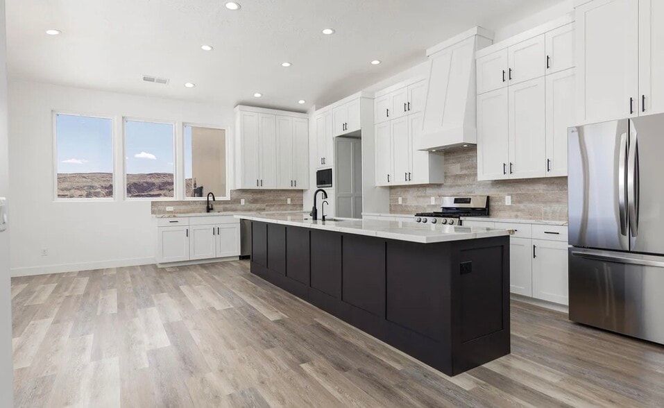 163 W Ridge Rd