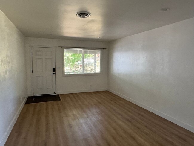 Photo - 5810-5812 Hazel Avenue Unidad 5812