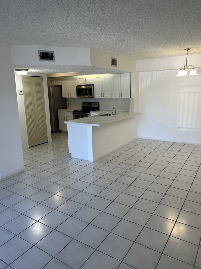 Photo - 8600 SW 212th St Unidad 207
