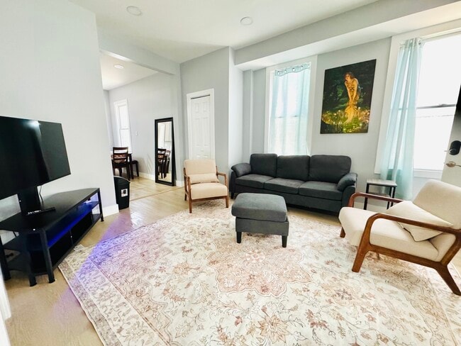 Building Photo - 29 W 26th St Unit First floor