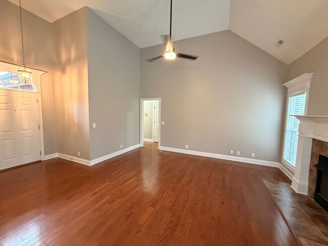 Photo - Spacious 3 BR 2 Bath + Bonus in Cul de Sac in Murfreesboro!