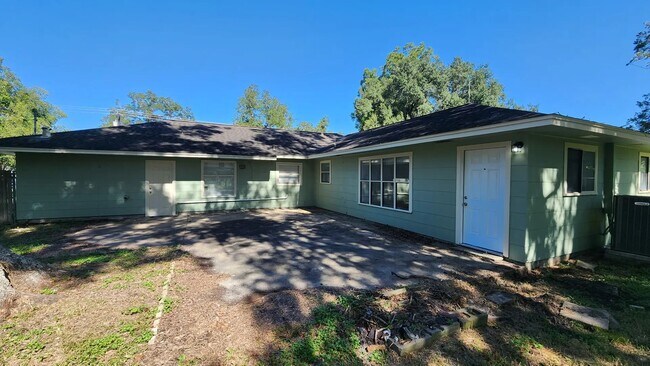 906 Avenue A