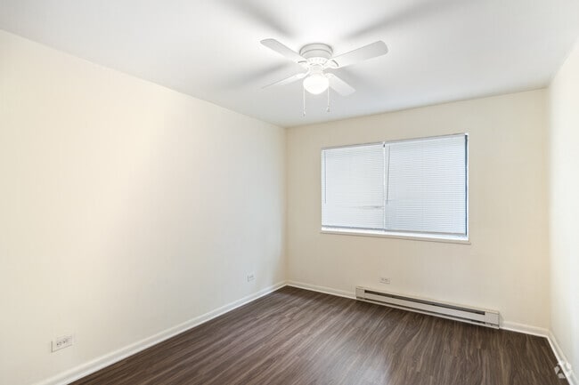 1BR, 1BA - 563SF - Bedroom