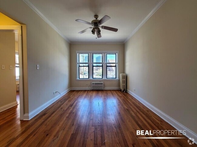 Building Photo - 1 bedroom in CHICAGO IL 60613 Unit E1 Rental