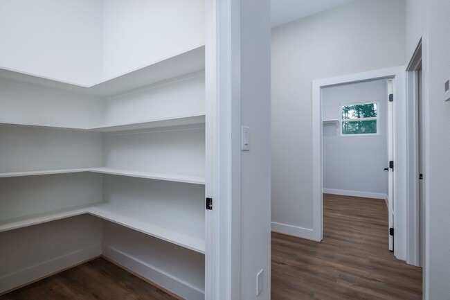 Building Photo - 354 Peach Pt Ln