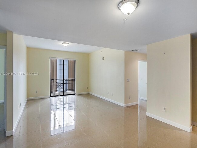 Building Photo - 8390 SW 72nd Ave Unit 423