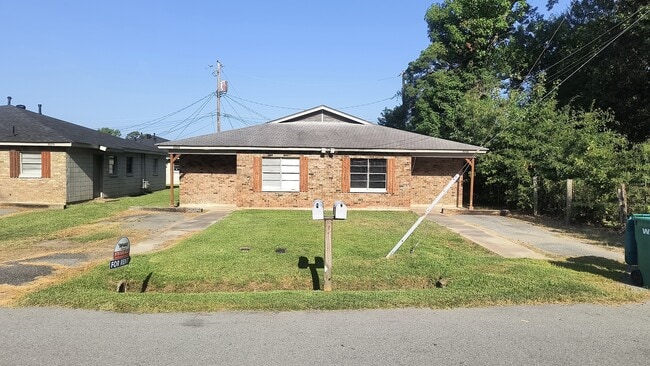 Building Photo - 3008 S Holly St