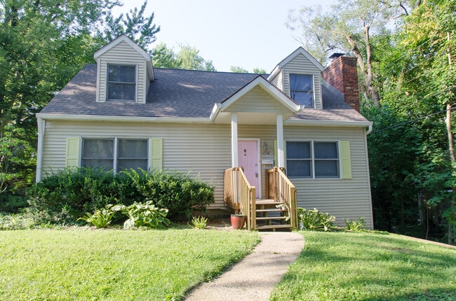 Building Photo - 4 bedroom, 2.5 bath: Available August 2026!