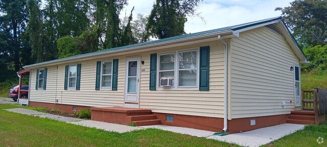 Building Photo - Christiansburg, 3 Bed / 1 Bath, Available ... Rental