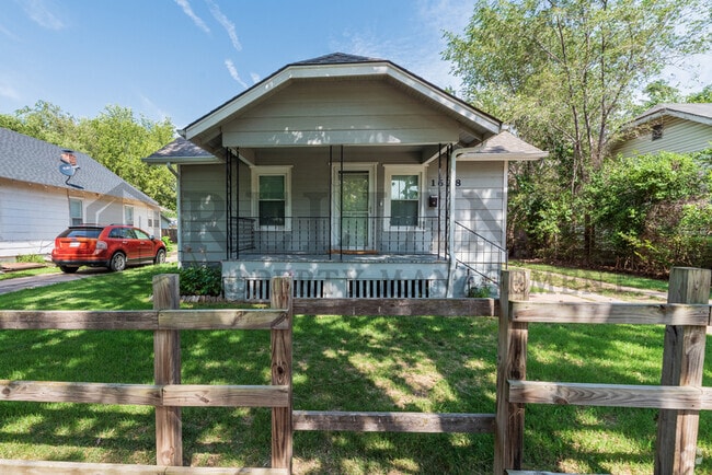 Building Photo - 1628 S Palisade St Rental