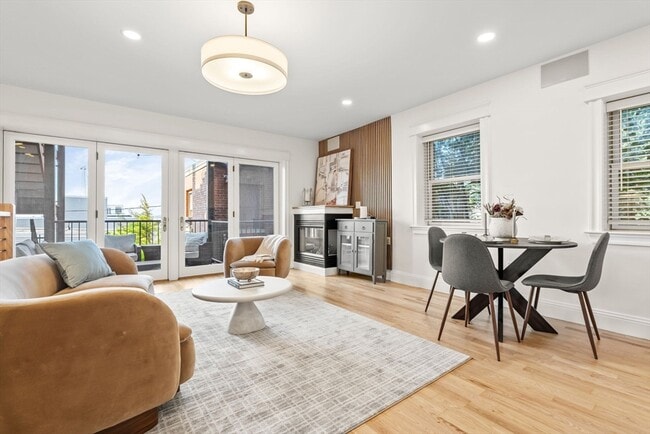 Building Photo - 53 Thomas Park Unit 2