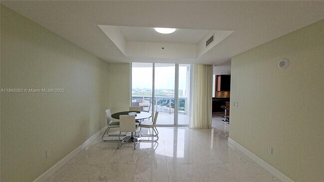 Photo - 15901 Collins Ave Unidad 2106
