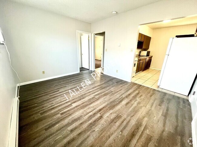 Building Photo - Spacious 2 bed Unit 1 Rental