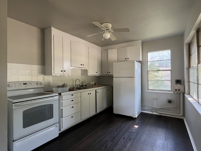 Building Photo - 2 Bedroom for Lease!!