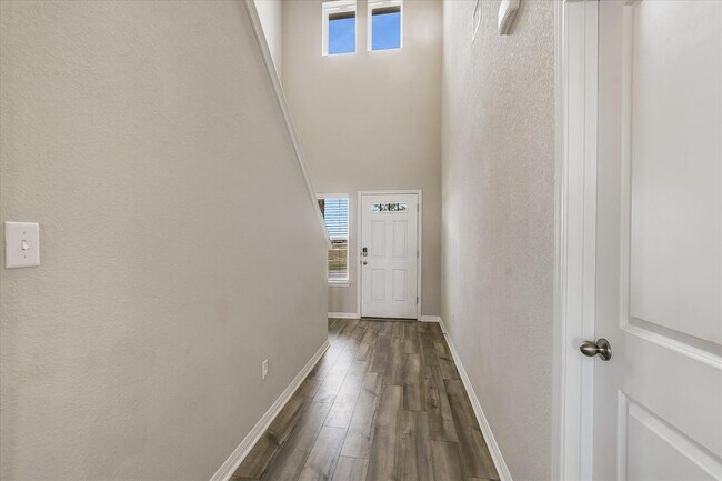 212 Prairie Song Ln