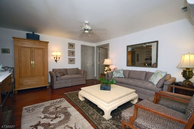 Photo - 7 Evans Farm Rd