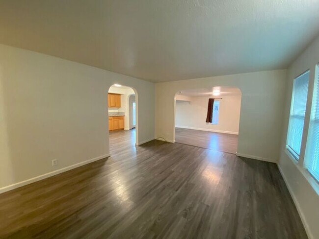 Photo - Lovely 3 Bedroom, 2 Bath House - Washer/Dryer, Dishwasher, Long Driveway, Fenced Backyard