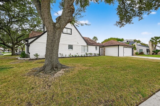Photo - 15202 La Mancha Dr