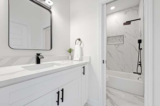Photo - 2104 Bringhurst St