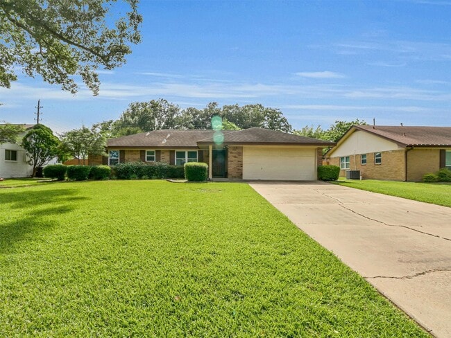 Photo - 805 Bluebonnet Ln