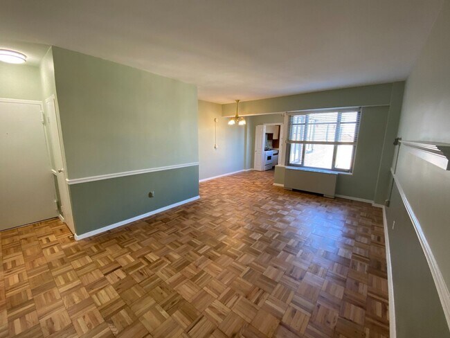 Photo - Fantastic location! Great Large Studio with utilities included! ++Rooftop Patio++ Unidad 816