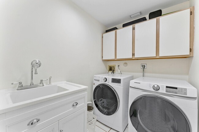 Photo - 107 Meadowlands Dr