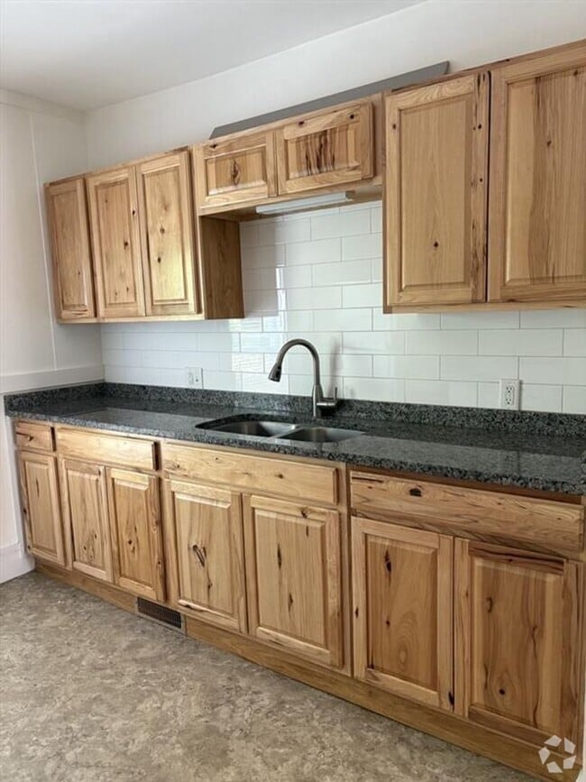 Building Photo - 56 Park St Unit 3 Rental