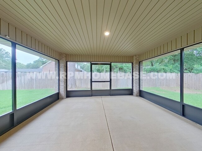 Photo - 4/2 in North Crestview: Screened Porch, Fenced Yard, Near Top Schools