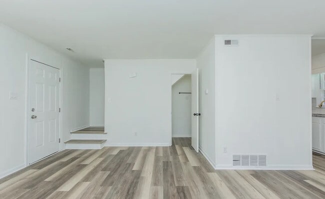 Room in Townhome on Greenbriar Rd