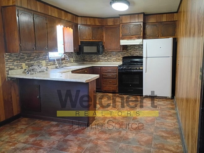Photo - 3-Bed Home with Great Garage/Shop & Conven...