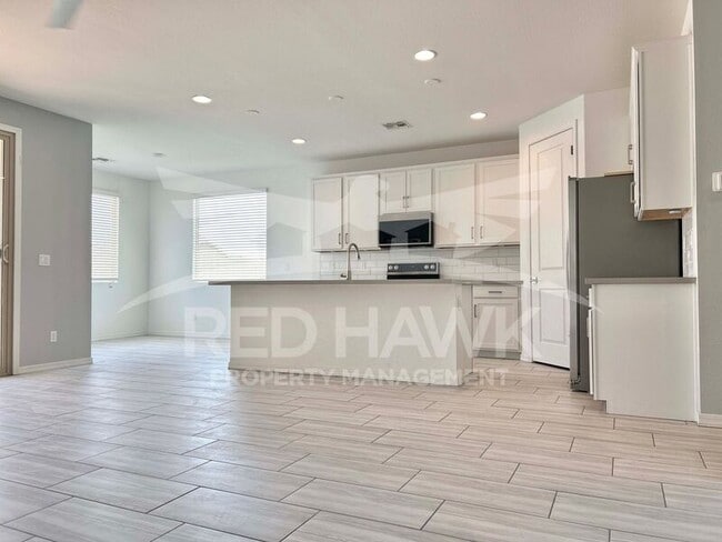 35991 W San Clemente Ave