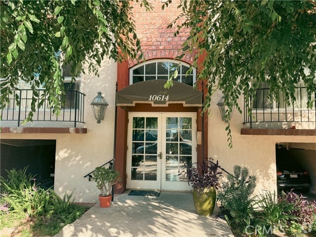Building Photo - 10614 Eastborne Ave Unit 204 Rental
