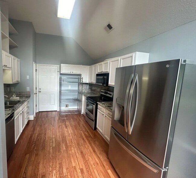 Photo - 5 Southwell Ct