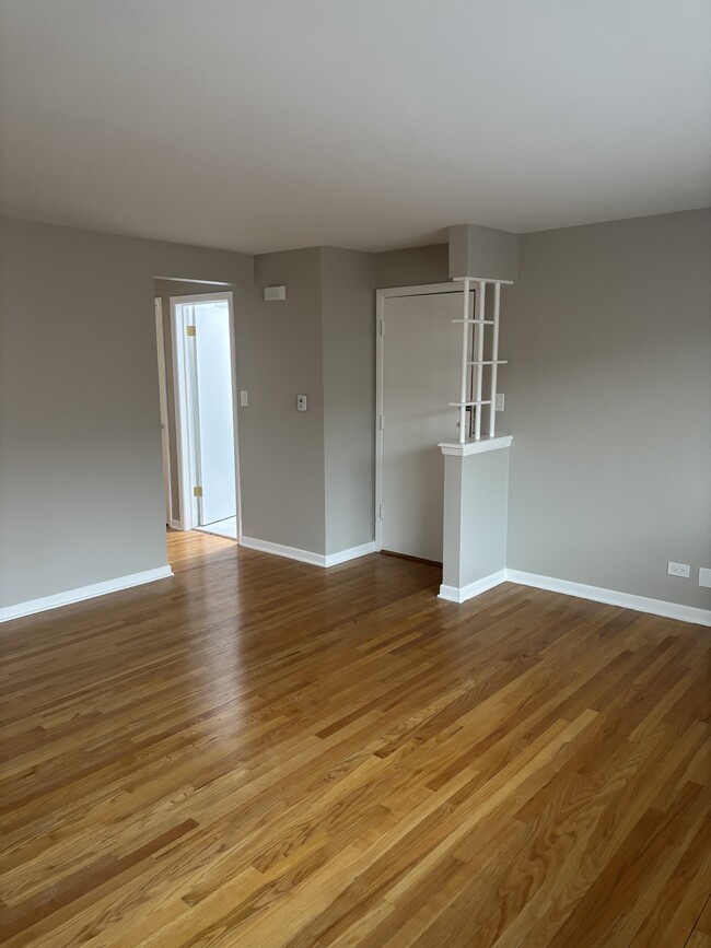 Living room view2 - 3049 N Harlem Ave