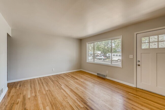 Photo - 3 Bedroom 2 Bathroom Denver Home with Bonu...