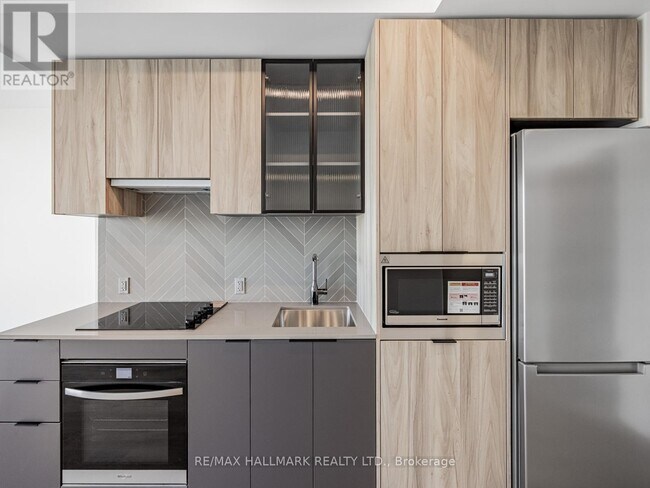 Photo - 1037 The Queensway Unité 720