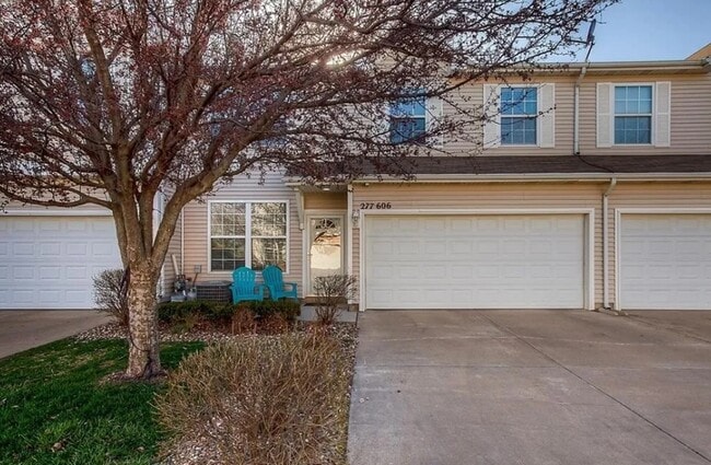 Building Photo - 277 S 79th St