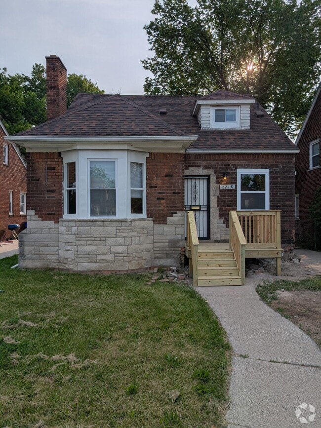 Building Photo - 5218 Bedford St Rental